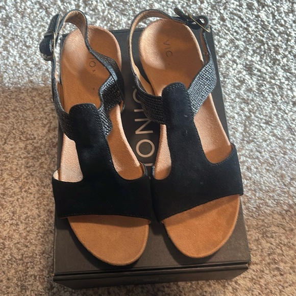 Vionic Sandals - Picture 2 of 5